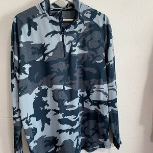 Nike quarter zip pull over camo vibe